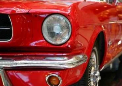 Trockeneisstrahlen zur schonenden Restaurierung von Oldtimern